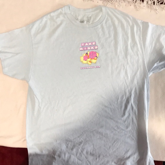 graphic tshirt shirt bundle ! - Picture 3 of 4